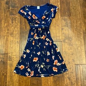 Mid length dress with tie waist